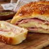 Imagen de Pan relleno de jamón y queso: la receta fácil para un almuerzo o una picada irresistible