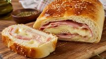 Imagen de Pan relleno de jamón y queso: la receta fácil para un almuerzo o una picada irresistible