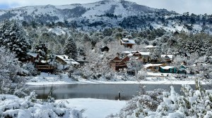Entre lagos y araucarias: por qué Villa Pehuenia es uno de los grandes destinos del invierno