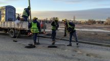 Imagen de Cipolletti inició un amplio operativo de bacheo tras el temporal: las zonas donde trabajarán