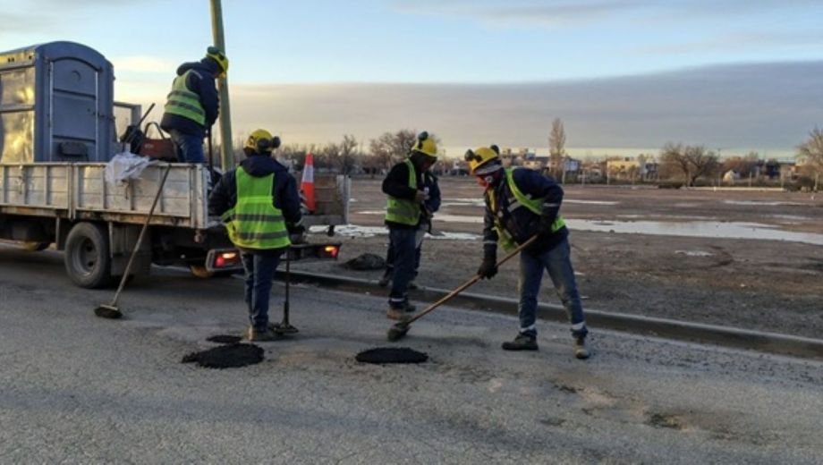 Las máquinas viales realizarán tareas mantenimiento en calles de tierra sobre Perón cruzando Illia y Lalor. Foto: municipio de Cipolletti.