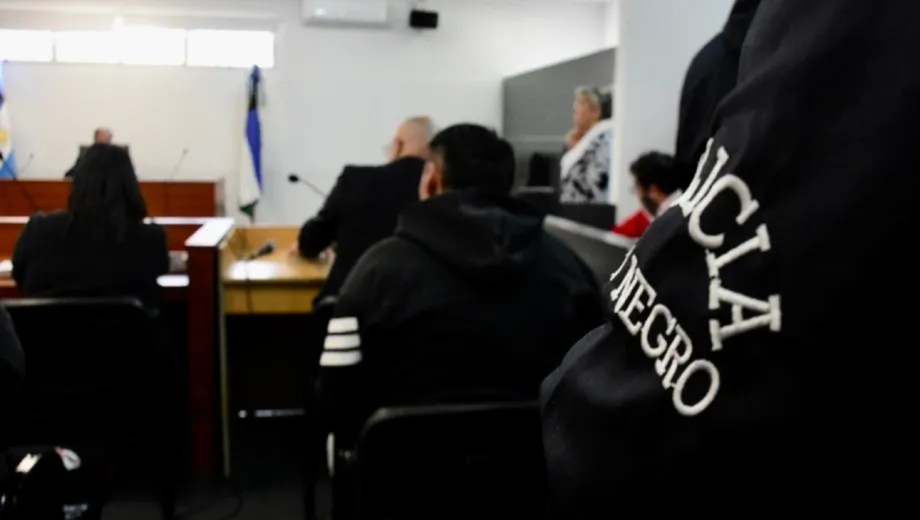 El tribunal colegiado de Cipolletti homologó el acuerdo de pena y dispuso el alojamiento del condenado en el Servicio Penitenciario Provincial.
