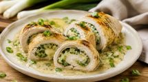Imagen de Arrollados de pollo al verdeo: la receta fácil y cremosa que se prepara en pocos pasos
