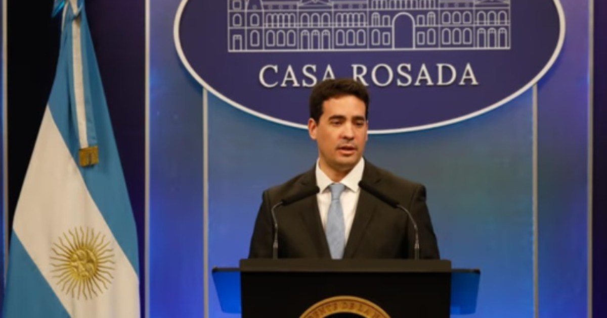 Adrián Ravier encabeza este martes la conferencia de prensa en la previa de la reunión de la mesa política y del viaje de Javier Milei
