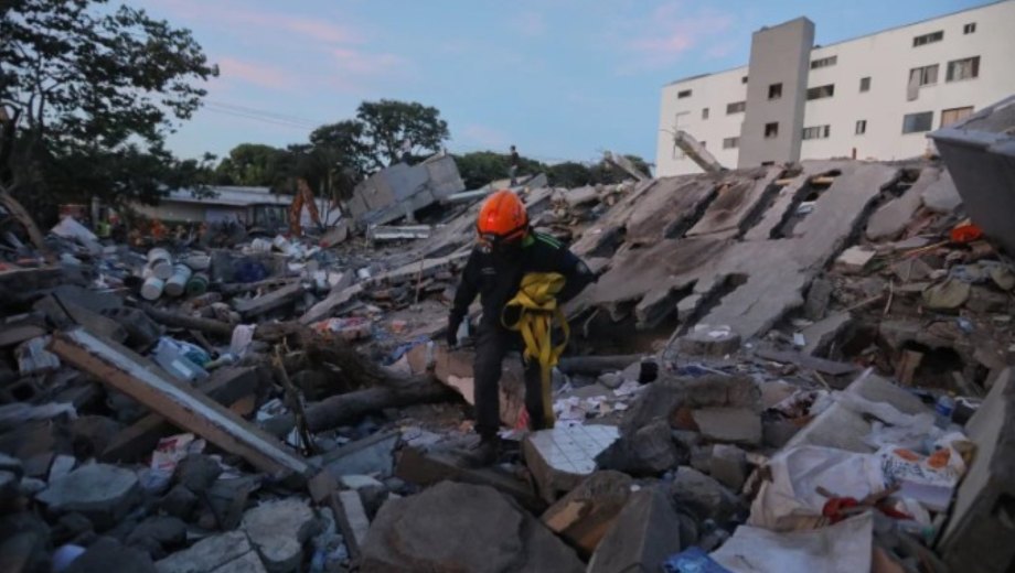 Dramática búsqueda de sobrevivientes en Colombia: en Cali rescataron a 86 personas entre los escombros luego del terremoto