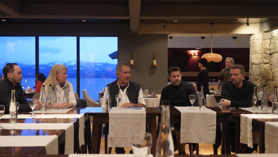 El secretario de Turismo de la Nación, Daniel Scioli, se reunió con una quincena de empresarios del turismo de Bariloche. Foto: Gentileza