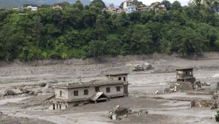 Riada en Nepal dejó cientos de muertos. Foto: Gentileza EFE. 