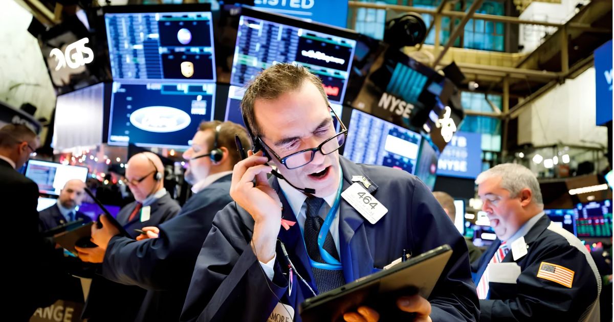 Estabilidad del dólar y descenso del riesgo país marcan la jornada económica
