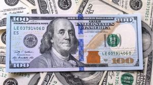 El dólar oficial abrió la semana en alza, superó la barrera de los $1.500 y alcanzó un nuevo récord nominal