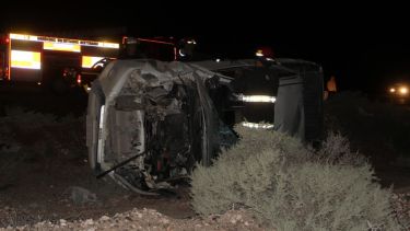 Choque y vuelco en Ruta 51: cuál es el estado de salud del conductor que quedó atrapado bajo una camioneta