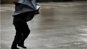 Alerta por lluvia en Neuquén y Río Negro este martes 25: en dónde se eleva a «naranja» y en qué partes se suma el viento