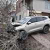 Imagen de Impactante accidente en Roca: alcoholizado, chocó contra un poste y terminó sobre una vereda
