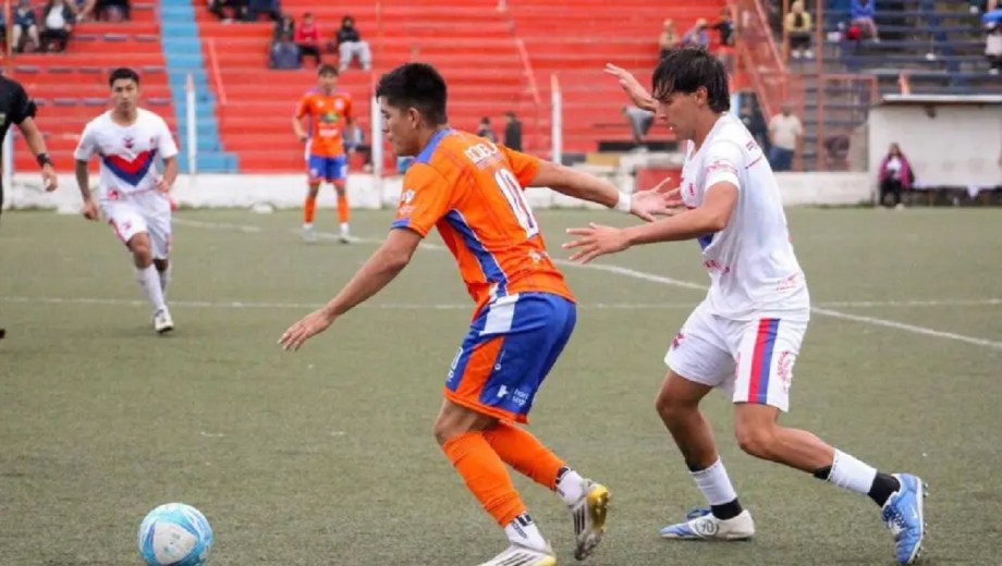 Deportivo Roca arrancó con el pie derecho ante Unión. (Foto: Archivo).