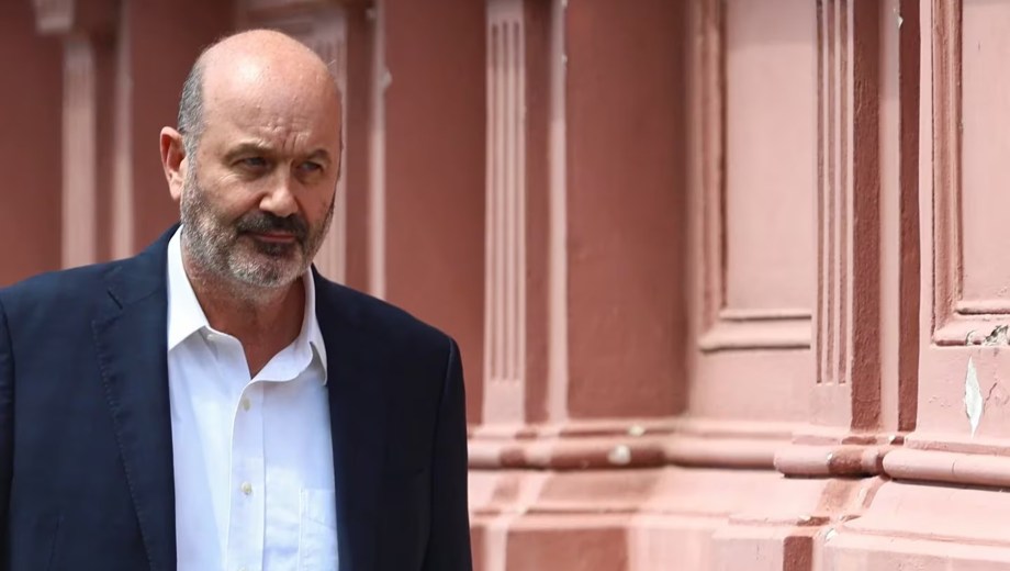 Federico Sturzenegger continuará como ministro de Desregulación.