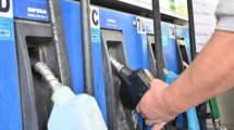 Imagen de Postergaron hasta octubre al aumento del impuesto a los combustibles: el motivo que dio el Gobierno