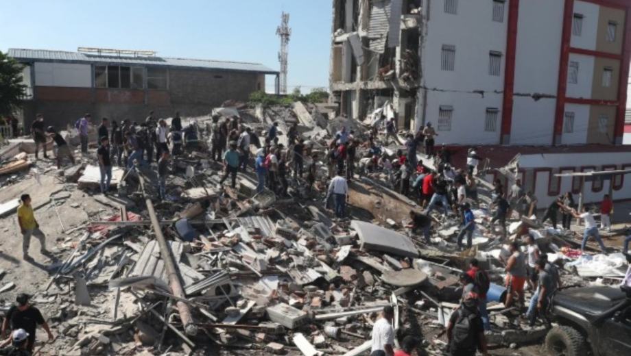 El presidente de Colombia anunció atención a damnificados por el terremoto. Foto: AP. 