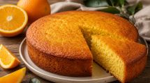 Imagen de Torta de naranja con fruta entera: una receta húmeda, aromática y muy fácil de hacer