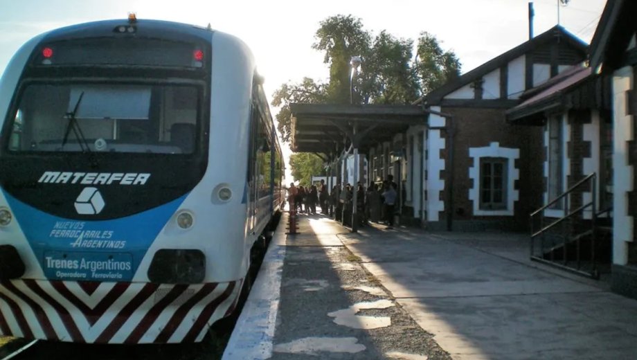 El servicio del Tren del Valle actualmente brinda servicios entre Plottier, Neuquén y Cipolletti.