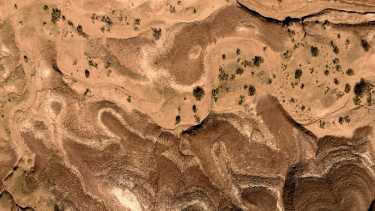 El arte abstracto que la tierra oculta y solo el cielo puede revelar en el Valle de la Luna de la Patagonia 