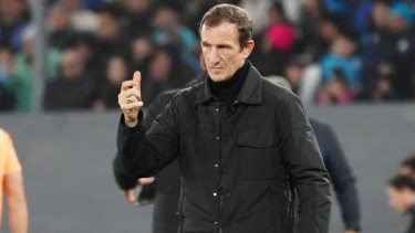 Boca va a la carga por un central: los tres nombres que interesan a Arruabarrena