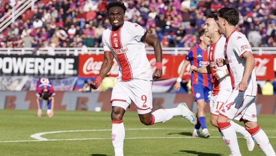 El grito de Caicedo en la gran victoria de Huracán. 