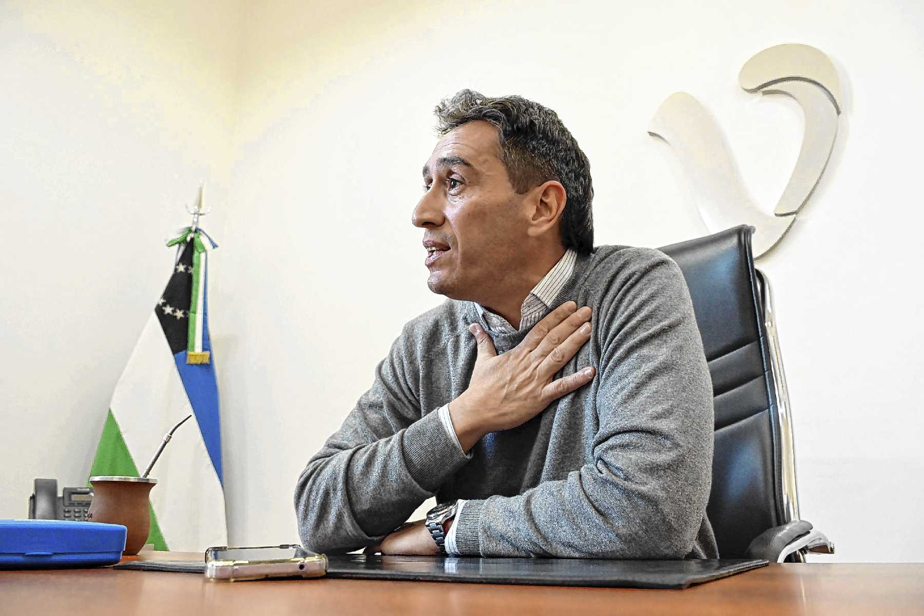 Marcos Castro reestructura su gabinete en Viedma con cambios claves