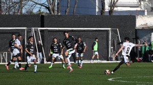 Federal A: Cipolletti rescató un punto ante Villa Mitre y Rincón goleó a Sol de Mayo