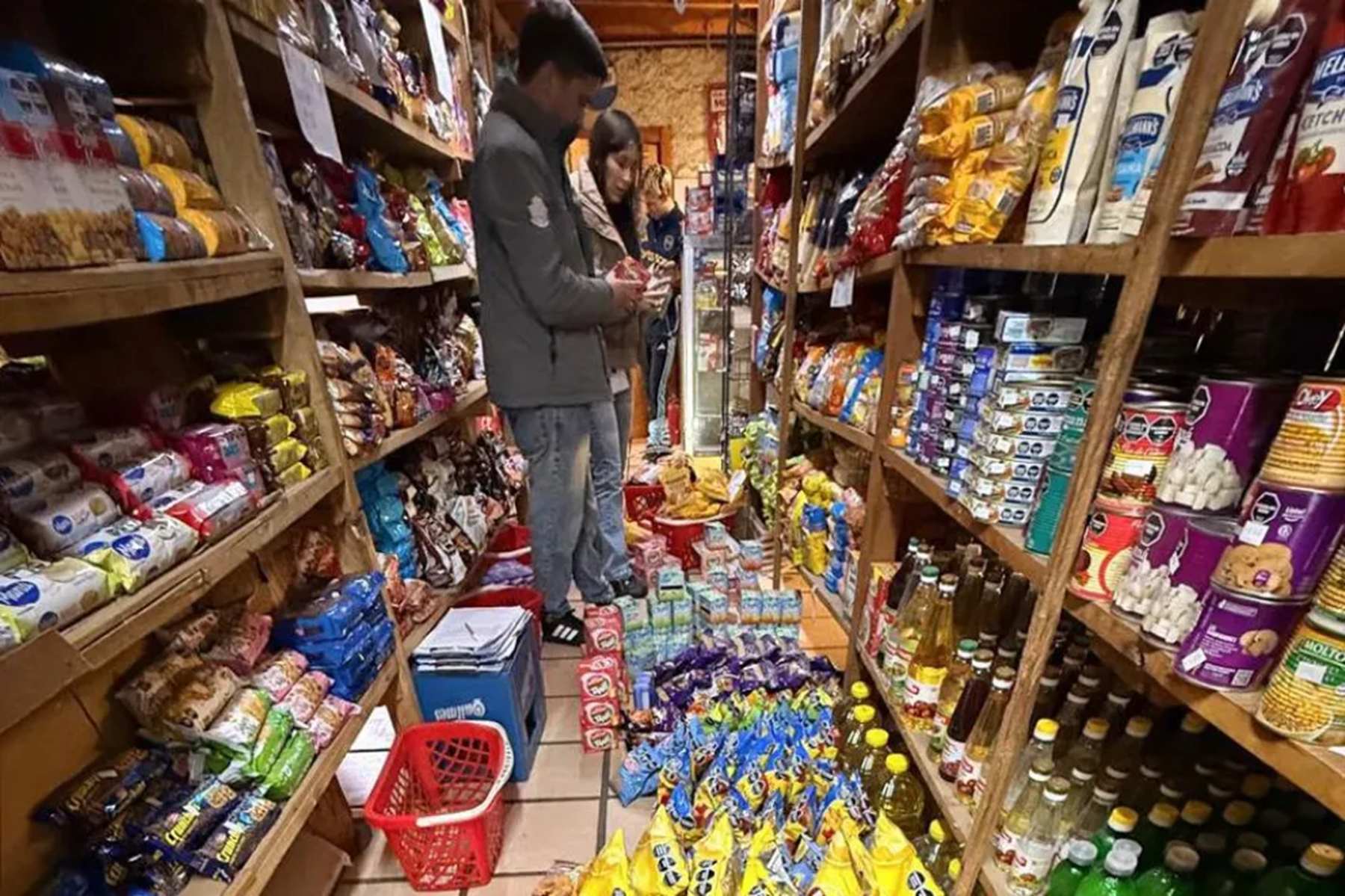 Multa millonaria a comercio de Villa Traful por vender productos vencidos