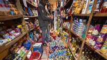 Imagen de No era la primera vez: millonaria multa a un comercio de Villa Traful por tener a la venta cientos de productos vencidos