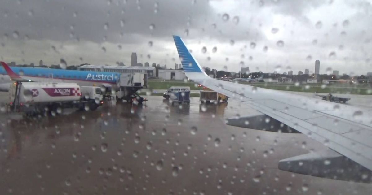 Demoras en vuelos a Neuquén y Bariloche por tormentas en Buenos Aires