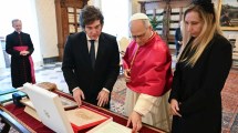 Imagen de Del mundial al papa: el Gobierno apuesta a la visita de León XIV para enfriar la tensión social y acercar aliados