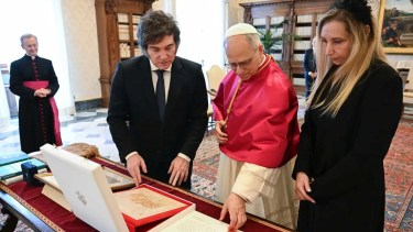 Del mundial al papa: el Gobierno apuesta a la visita de León XIV para enfriar la tensión social y acercar aliados
