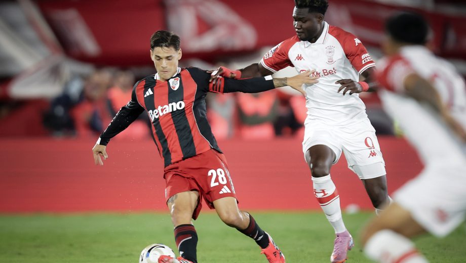 Lucas Martínez Quarta y Jordy Caicedo serán titulares en River y Huracán, respectivamente, este sábado en el Monumental. (Foto: Archivo - FOTOBAIRES)