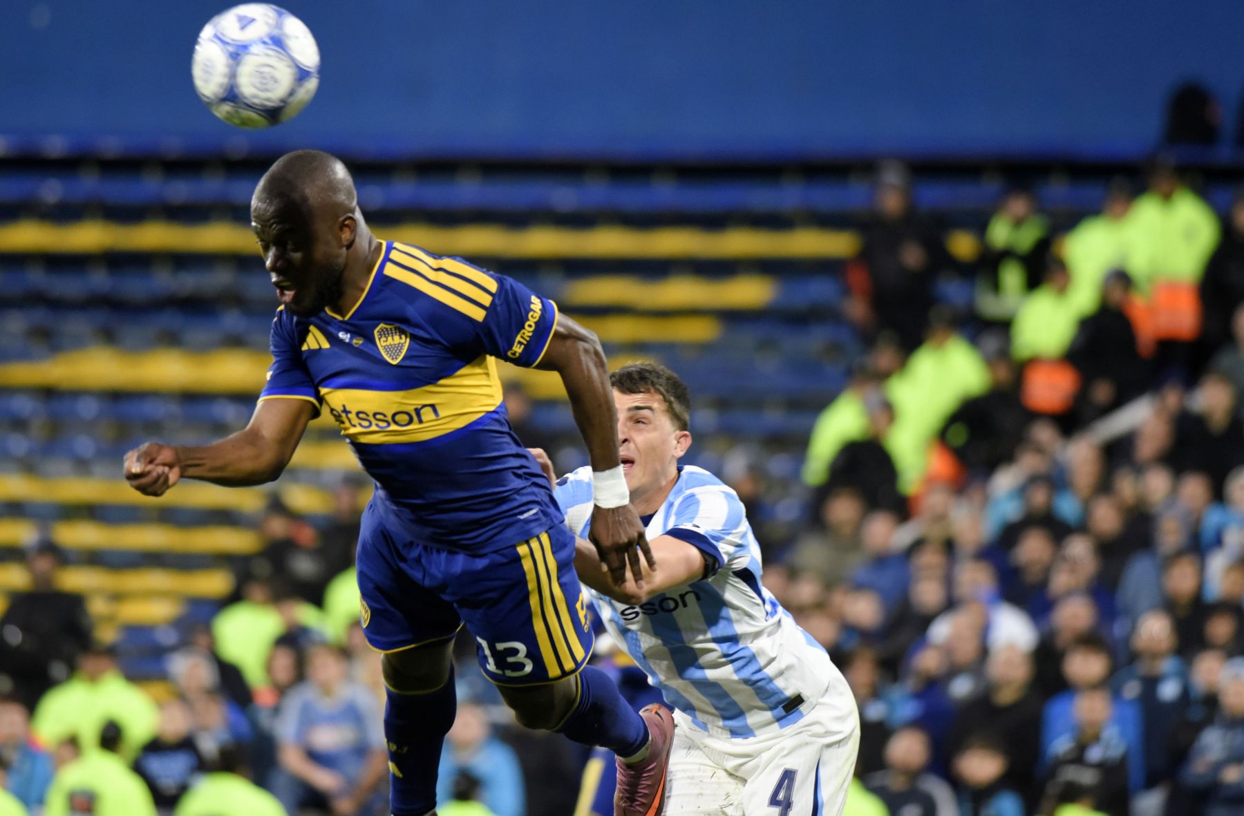 Boca celebra victoria sobre Racing en la Copa Argentina con chicanas en redes