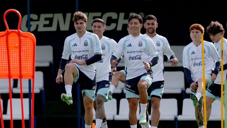  Julián Álvarez, Cuti Romero y Licha Martínez serían titulares ante Bolivia. Enzo Fernández y Valentín Barco irían al banco. (Foto: FOTOBAIRES)