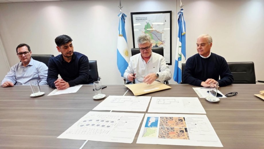 Se abrieron los sobres de las ofertas para la construcción de las casas. (Foto: Gentileza)