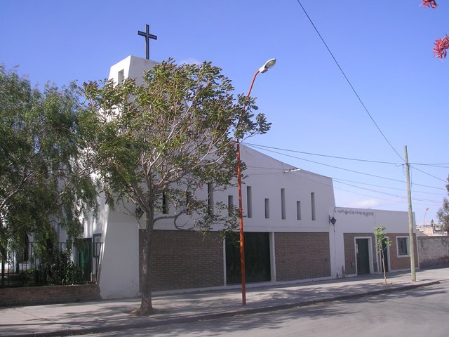Iglesia Cristo Resucitado de General Roca.-