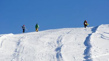 Batea Mahuida: nieve y esquí hasta fines de septiembre con los pases más económicos de la Patagonia