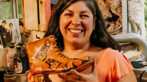 Imagen de De El Bolsón al país: la artesana que transforma calzado urbano en piezas de arte reconocidas a nivel nacional