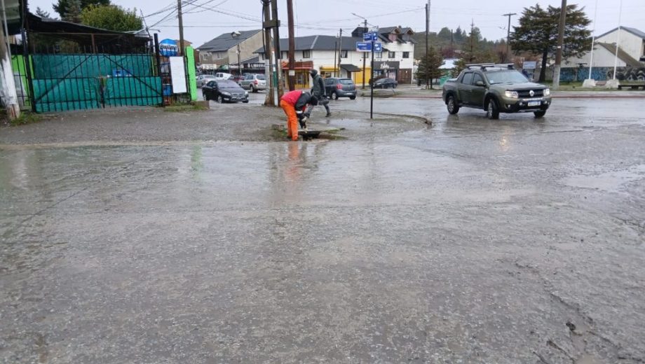 Calles anegadas en Bariloche. Foto: gentileza