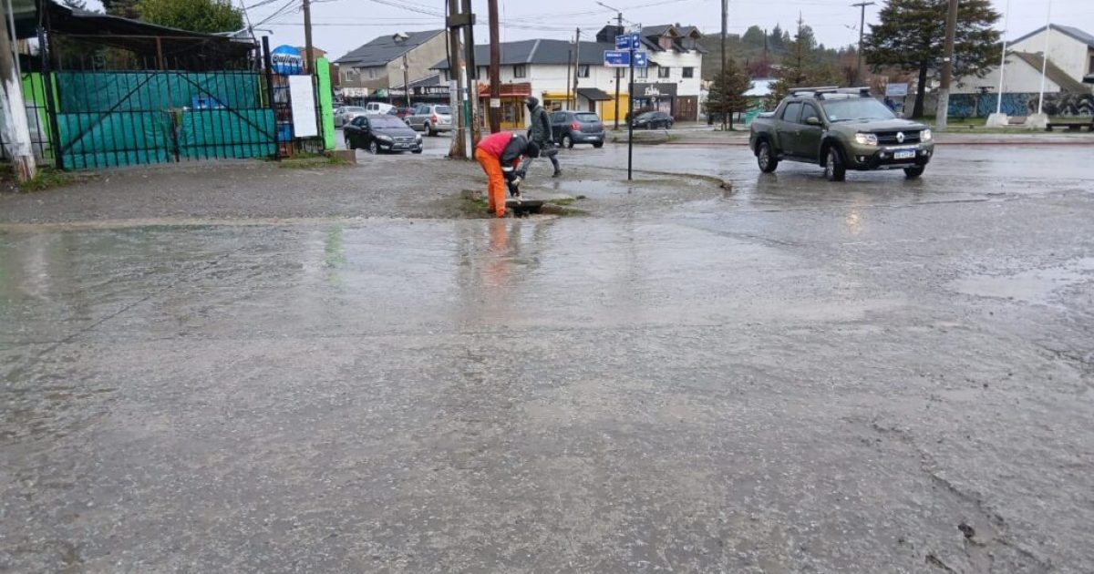 Bariloche enfrenta inundaciones y deslaves por intensas lluvias