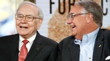 Imagen de Fin de una era: Warren Buffett dejó la presidencia de Berkshire Hathaway y lo sucederá su hijo Howard Buffett