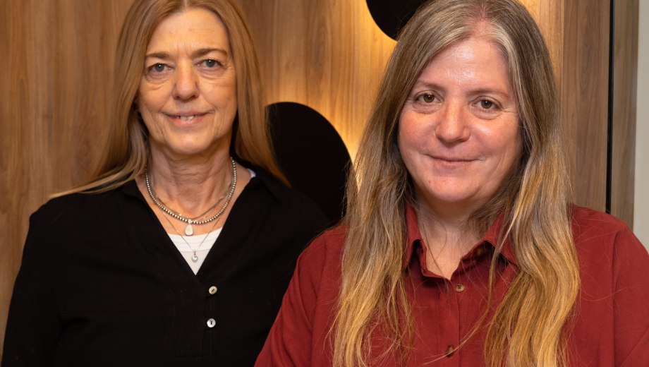 Adriana Giuliani y Cecilia Barrera, investigadoras de la UNCo (Foto: Emiliano Ortiz).