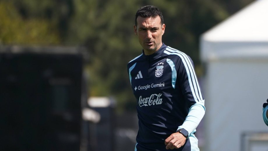 Scaloni todavía no se reunió con Tapia para acordar la renovación. (Foto: Clarín Fotografía)