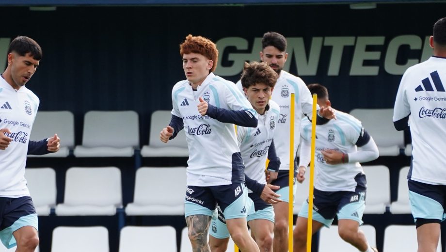 Exequiel Palacios, Valentín Barco y Agustín Giay tienen muchas chances de ser titulares ante Bolivia. (Foto: Clarín Fotografía)
