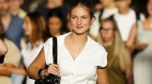 Imagen de El look universitario de la Princesa Leonor: las claves de su estilo ‘casual chic’, fácil de replicar con básicos