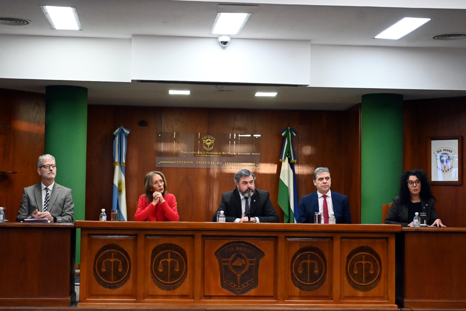 El STJ de Río Negro ratificó límites a descuentos en salarios docentes