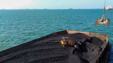 La demanda mundial de carbón podría aumentar este año por la guerra en Medio Oriente, indicó la AIE