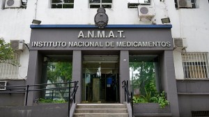ANMAT prohibió la venta de dos marcas de artículos de limpieza y de productos médicos