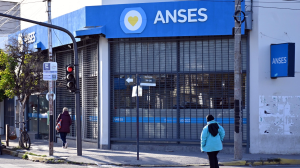 Jubilaciones docentes en Río Negro: la deuda reclamada por Anses, el pedido de oficina y la explicación de Educación